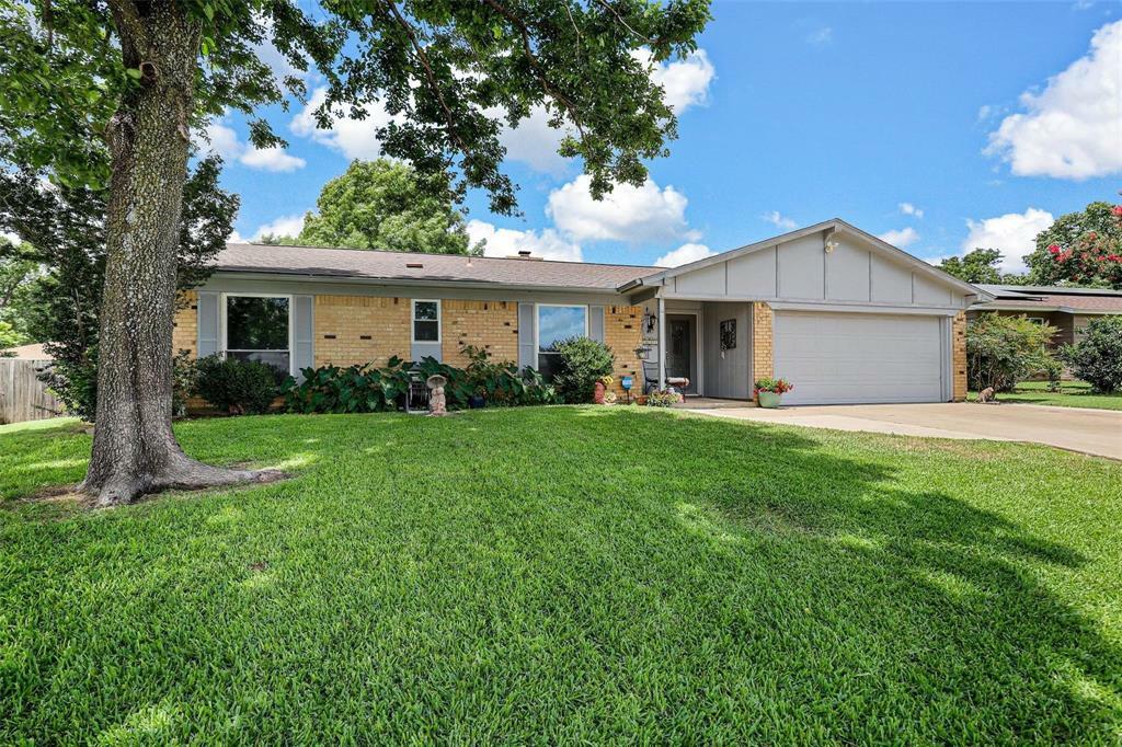 Property Photo: 7601 Ridgeway Avenue TX 76182