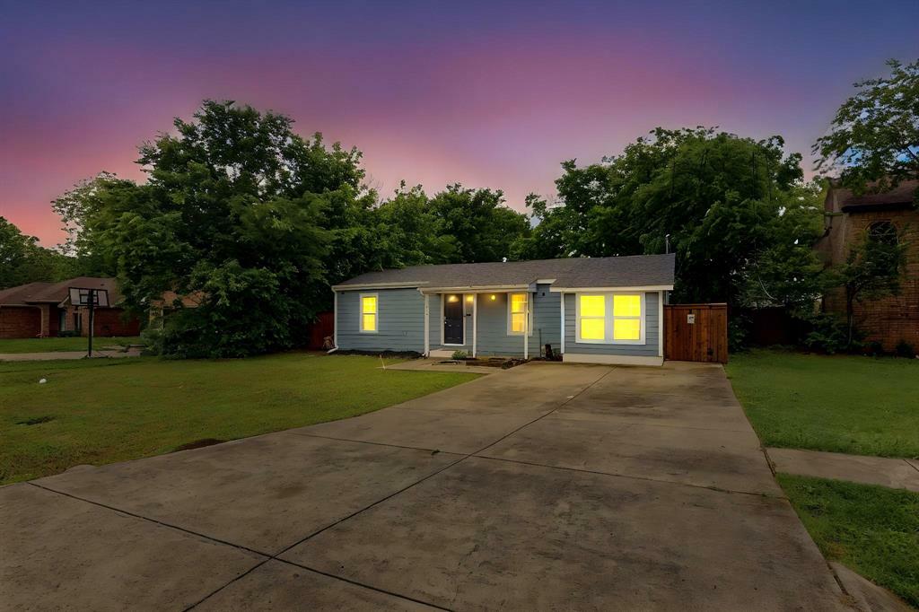 Property Photo: 840 Donlee Road TX 75134