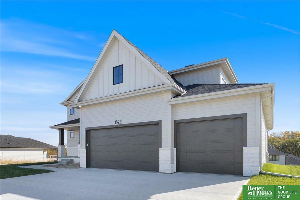Property Photo: 5520 N 213th Street NE 68022
