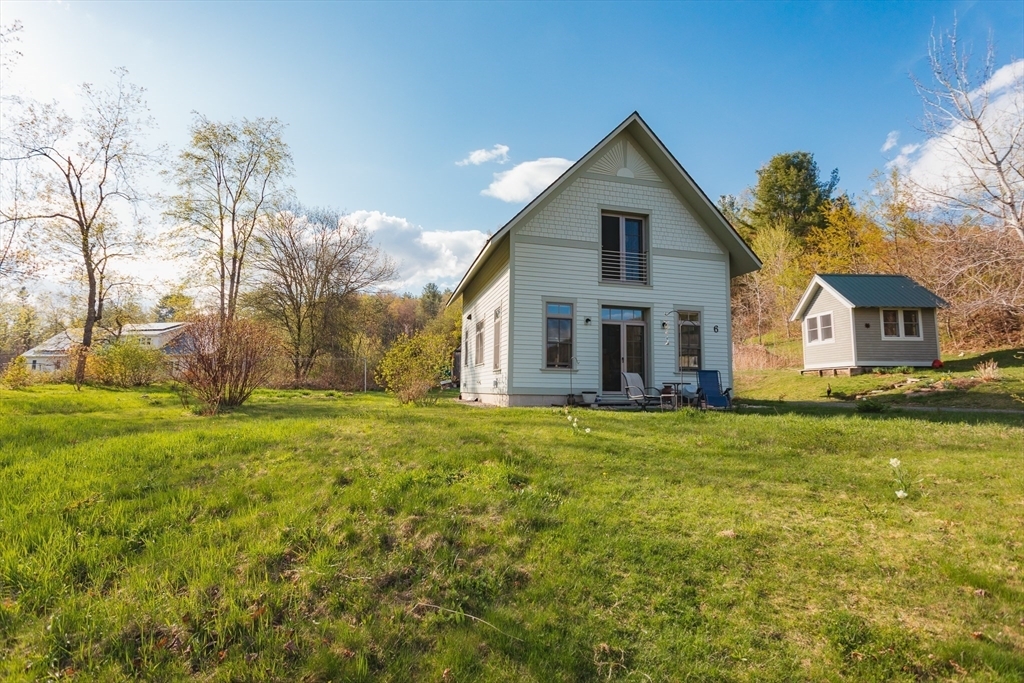 Property Photo: 6 Dunnell Dr MA 01340
