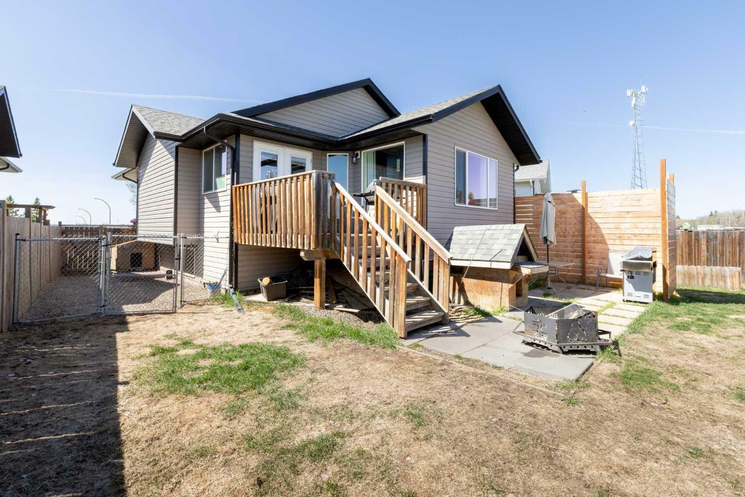 Property Photo: 5260 48 Street Close AB T4G 0B9