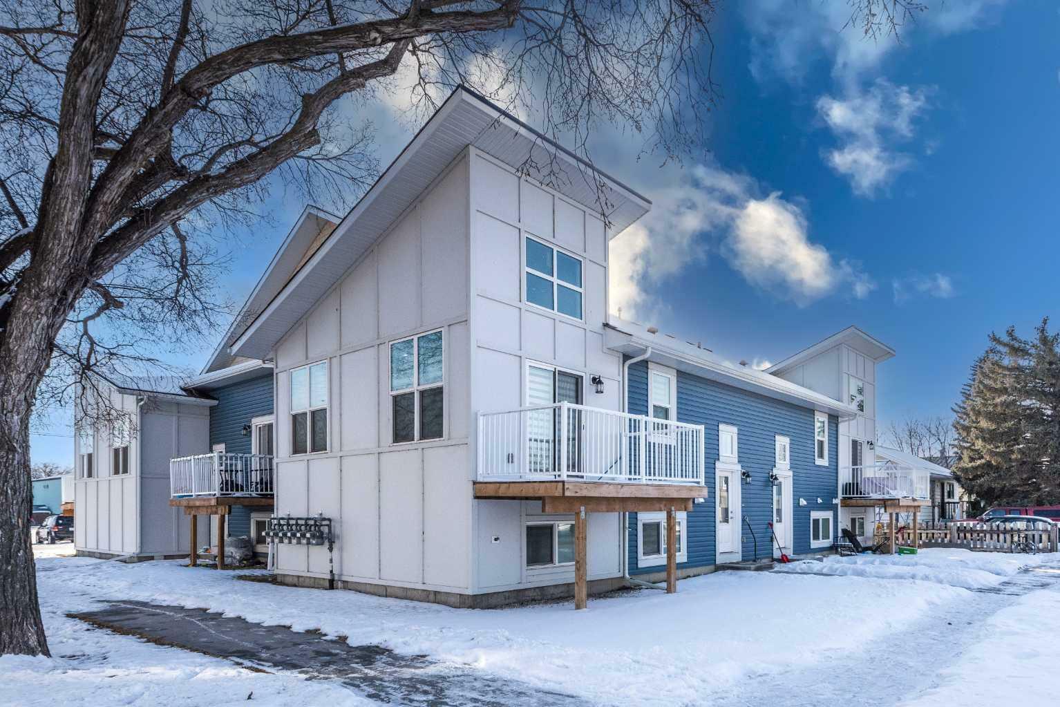 Property Photo: 41 7 Avenue SE 5 AB T1V 1E9
