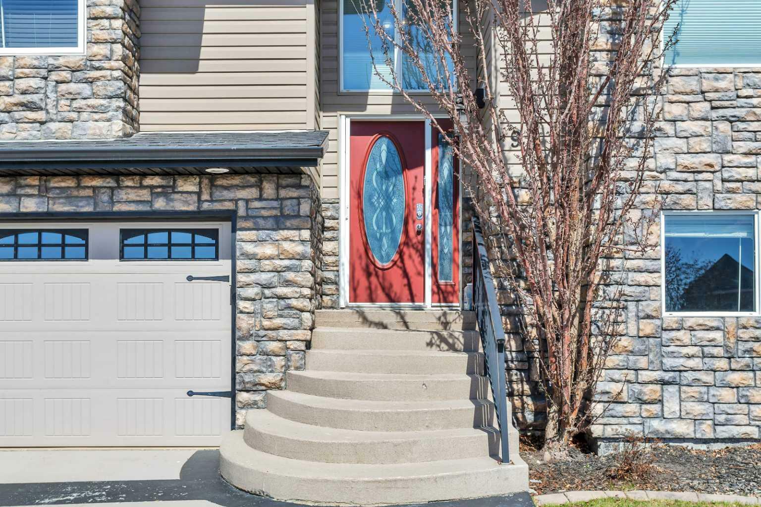 Property Photo: 9 Lakes Close AB T4L 1S5