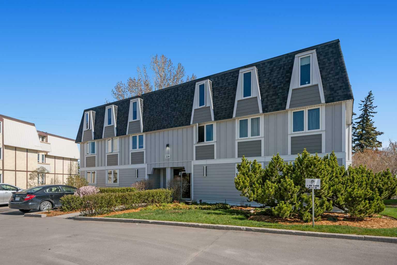 Property Photo: 320 Cedar Crescent SW 302 AB T3C 2Y8