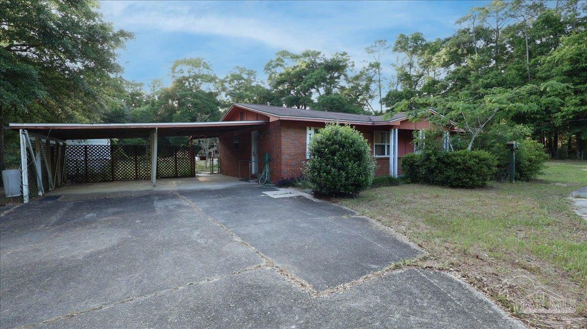 Property Photo: 4237 Audiss Rd FL 32583