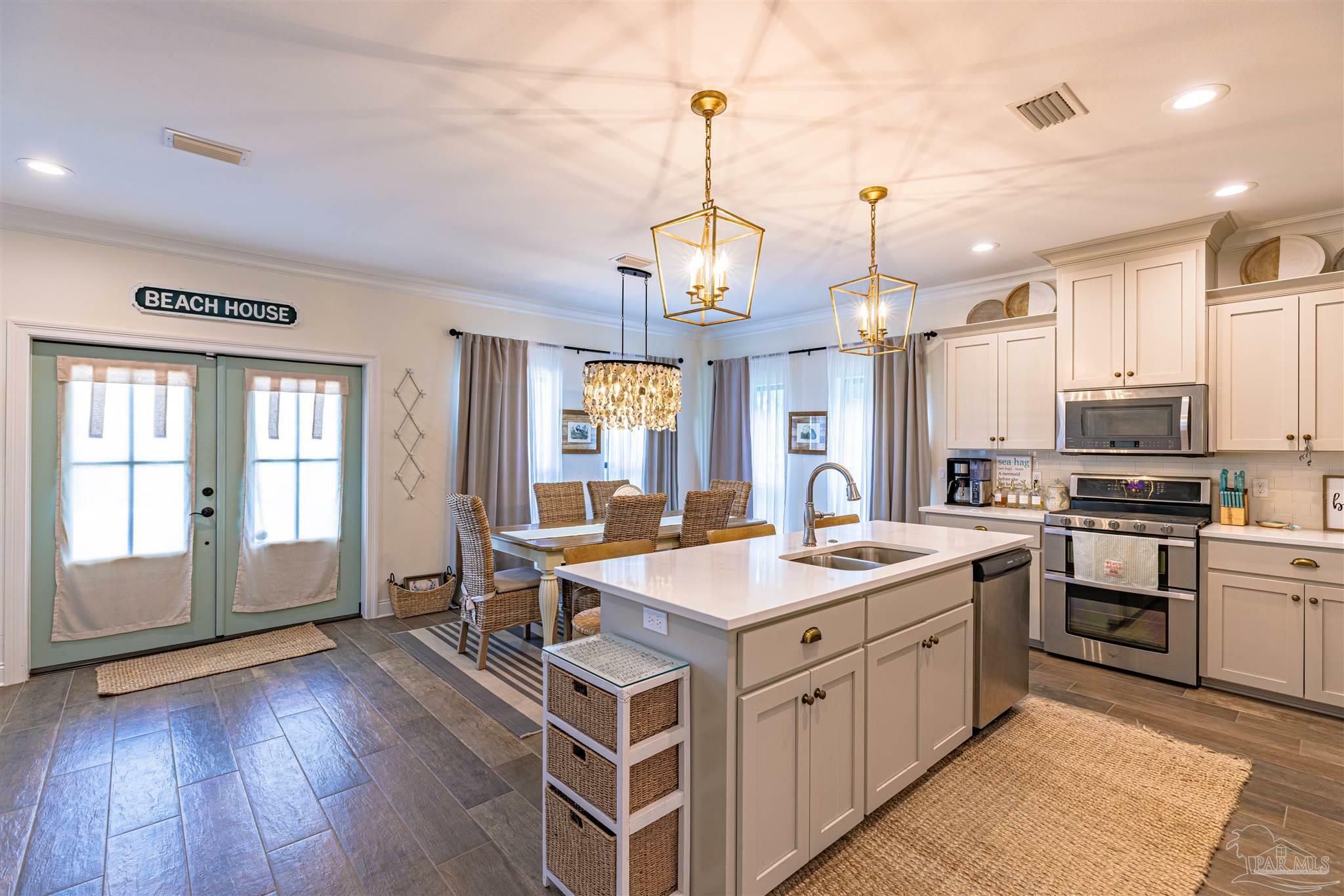 Property Photo: 3120 Linden Ave FL 32563