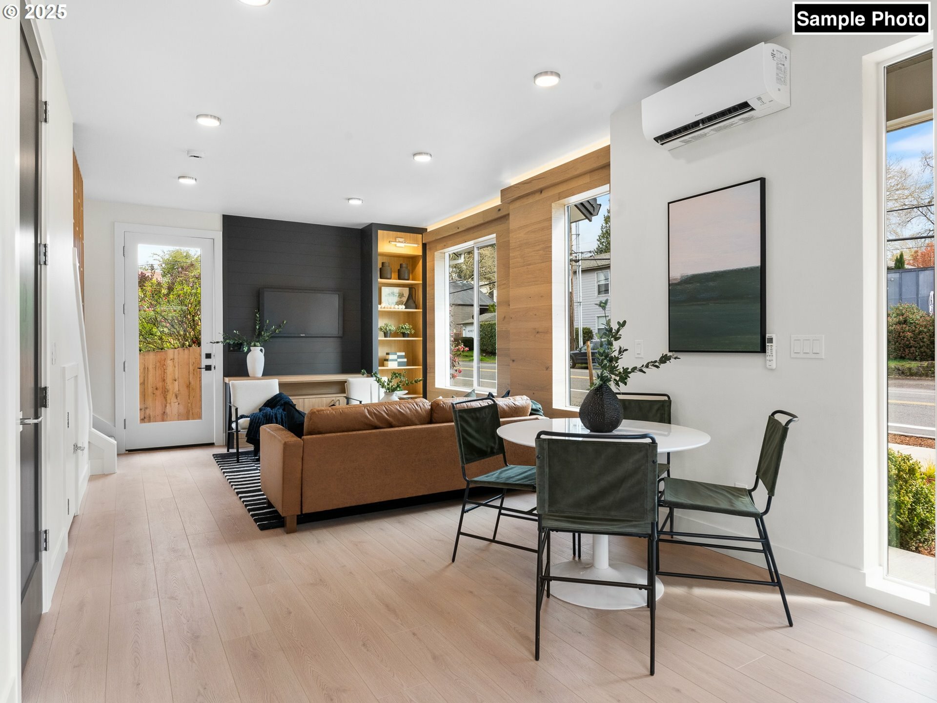 Property Photo: 3003 NE Ainsworth St 1 OR 97211