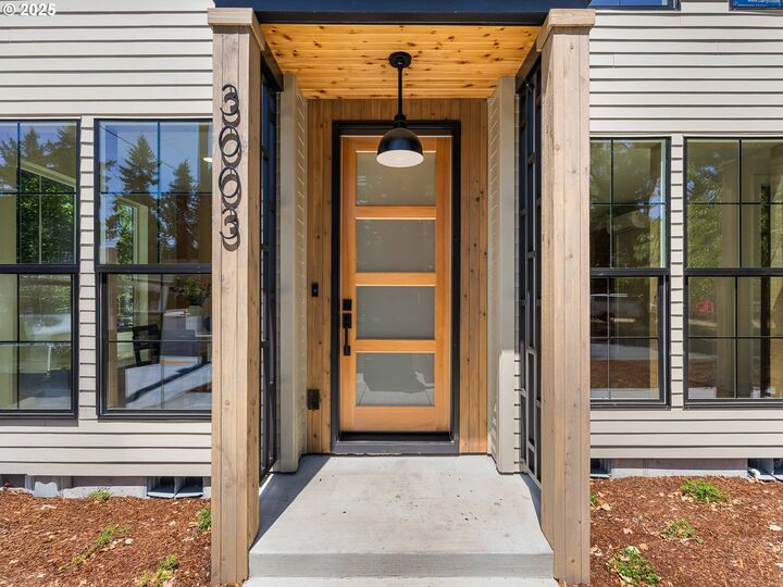 Property Photo:  3003 NE Ainsworth St 1  OR 97211 