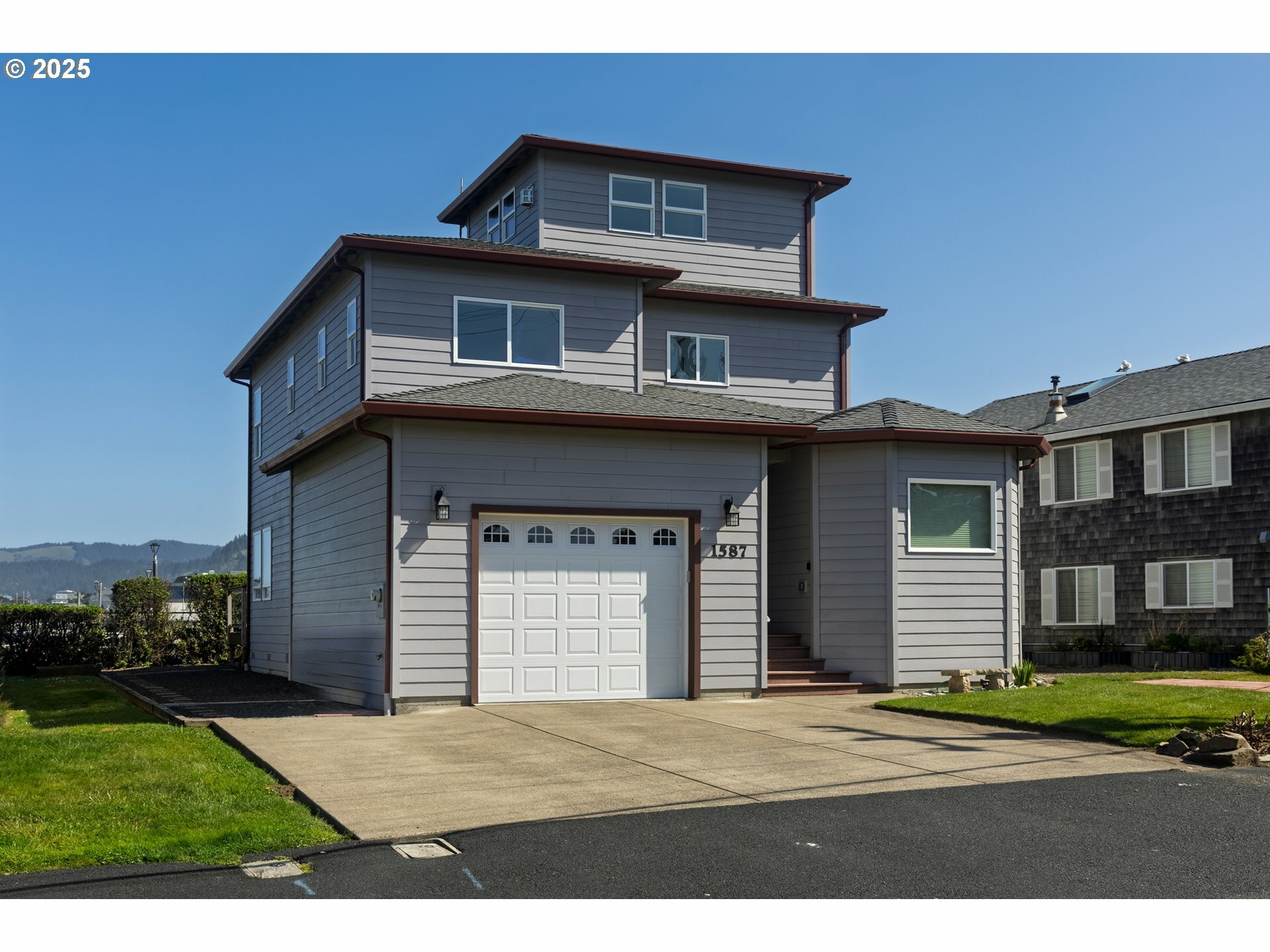 Property Photo: 1587 NW 39th St OR 97367