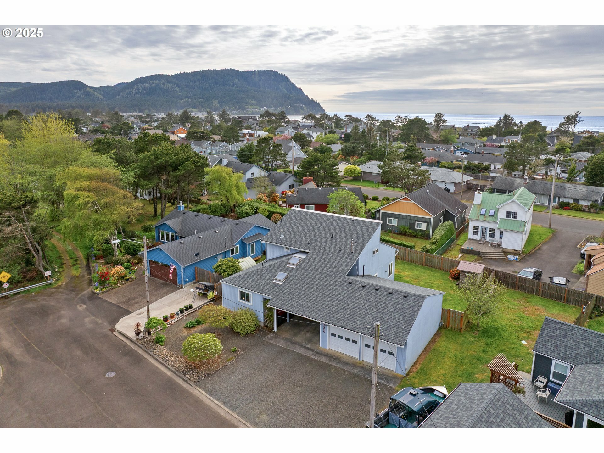 Property Photo: 1220 S Edgewood St OR 97138
