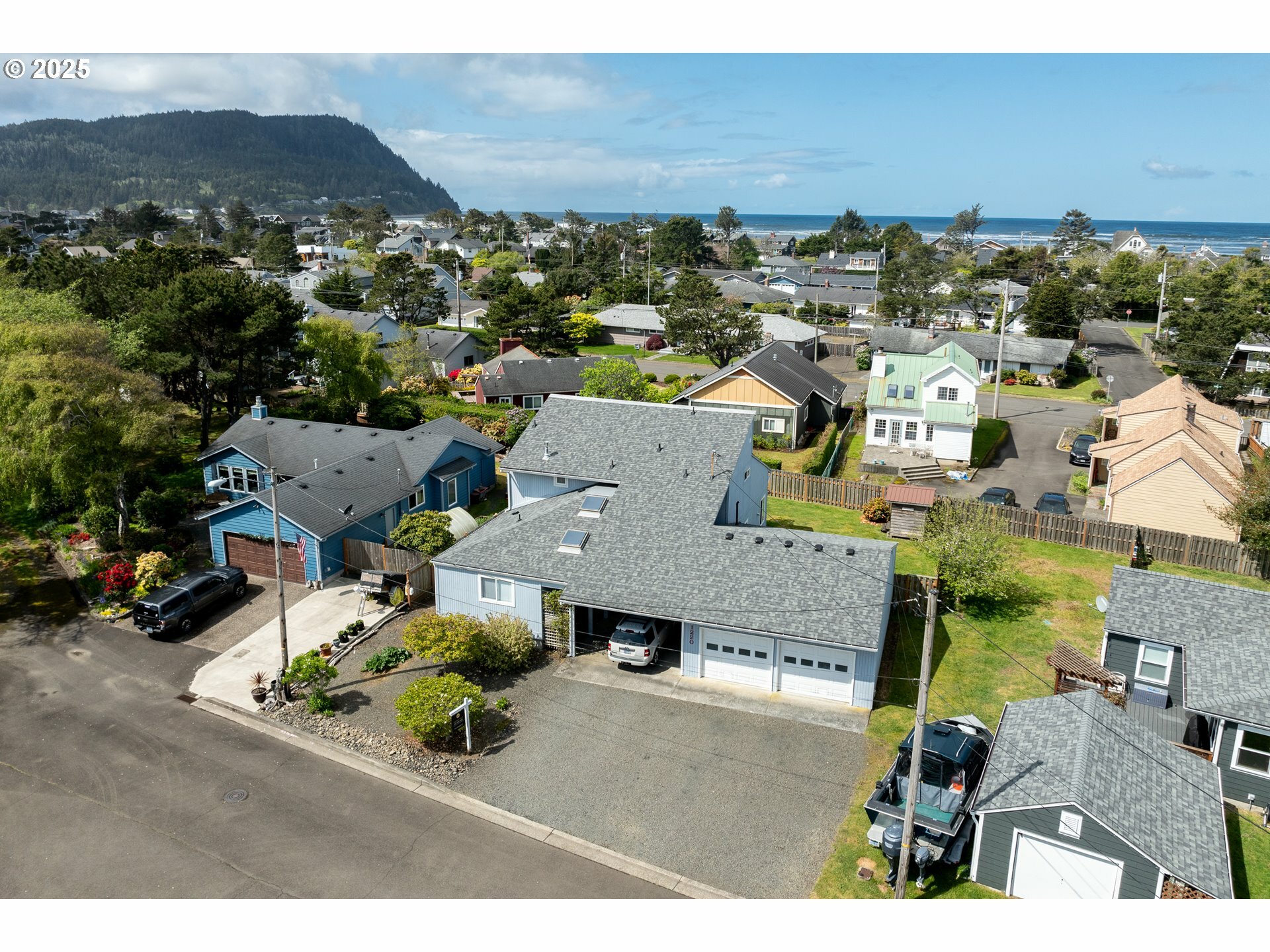 Property Photo: 1220 S Edgewood St OR 97138