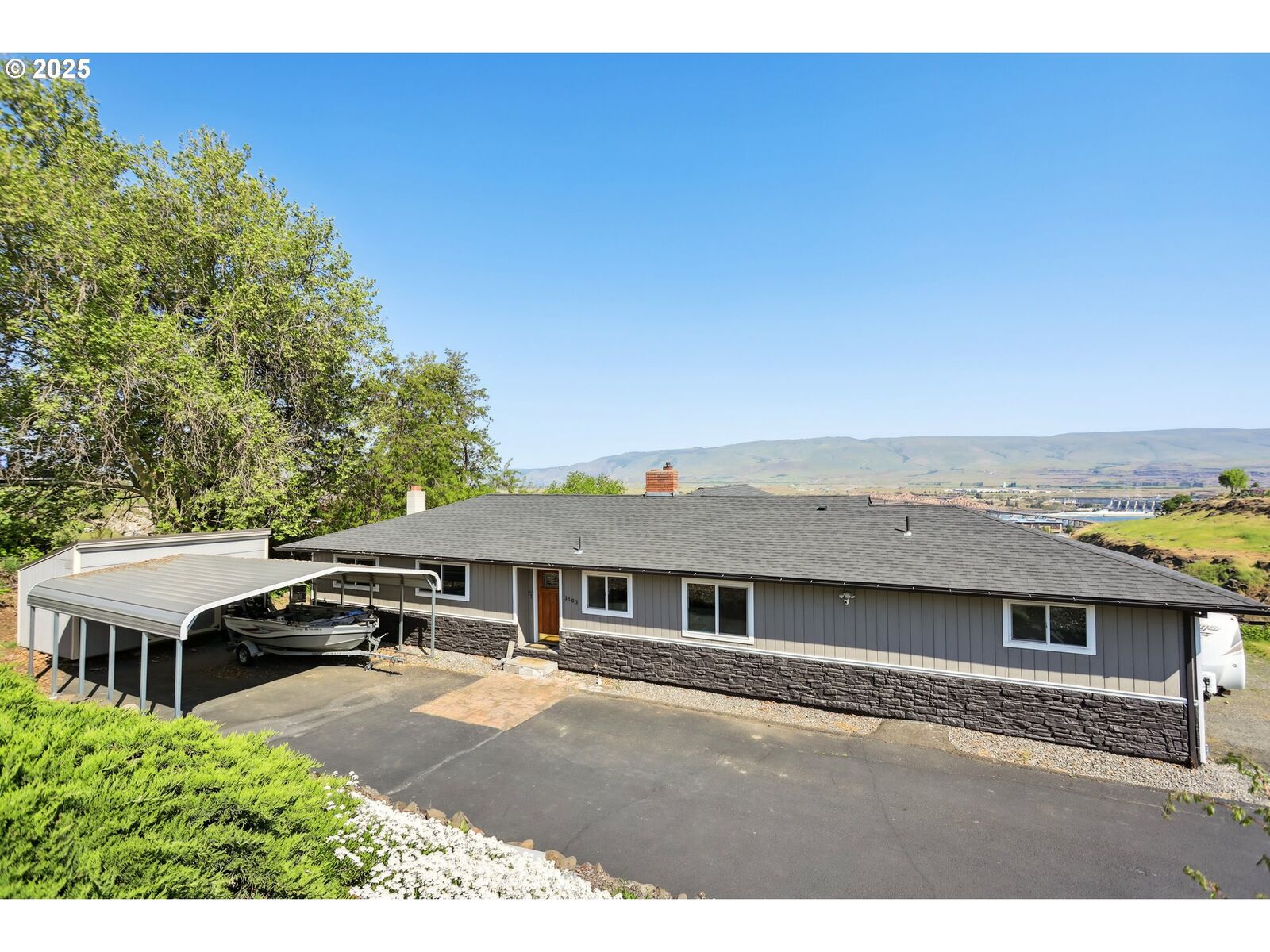 Property Photo:  3103 Fremont St  OR 97058 