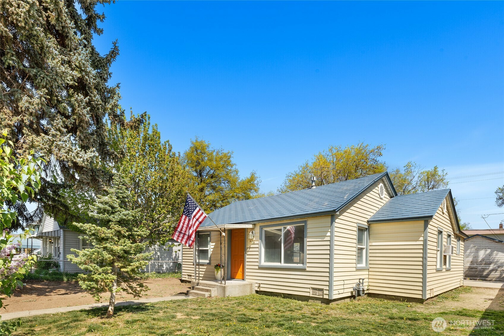 Property Photo: 506 S Pearl Street WA 98926