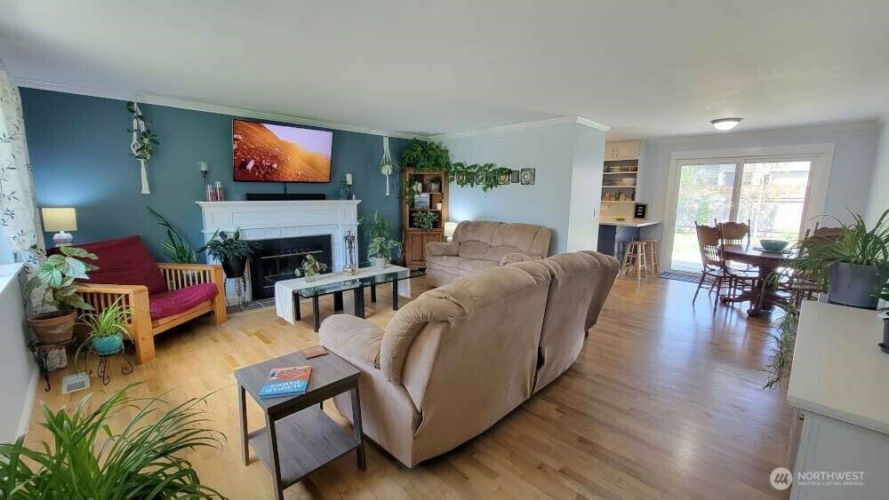 Property Photo: 7005 226th Place SW WA 98043