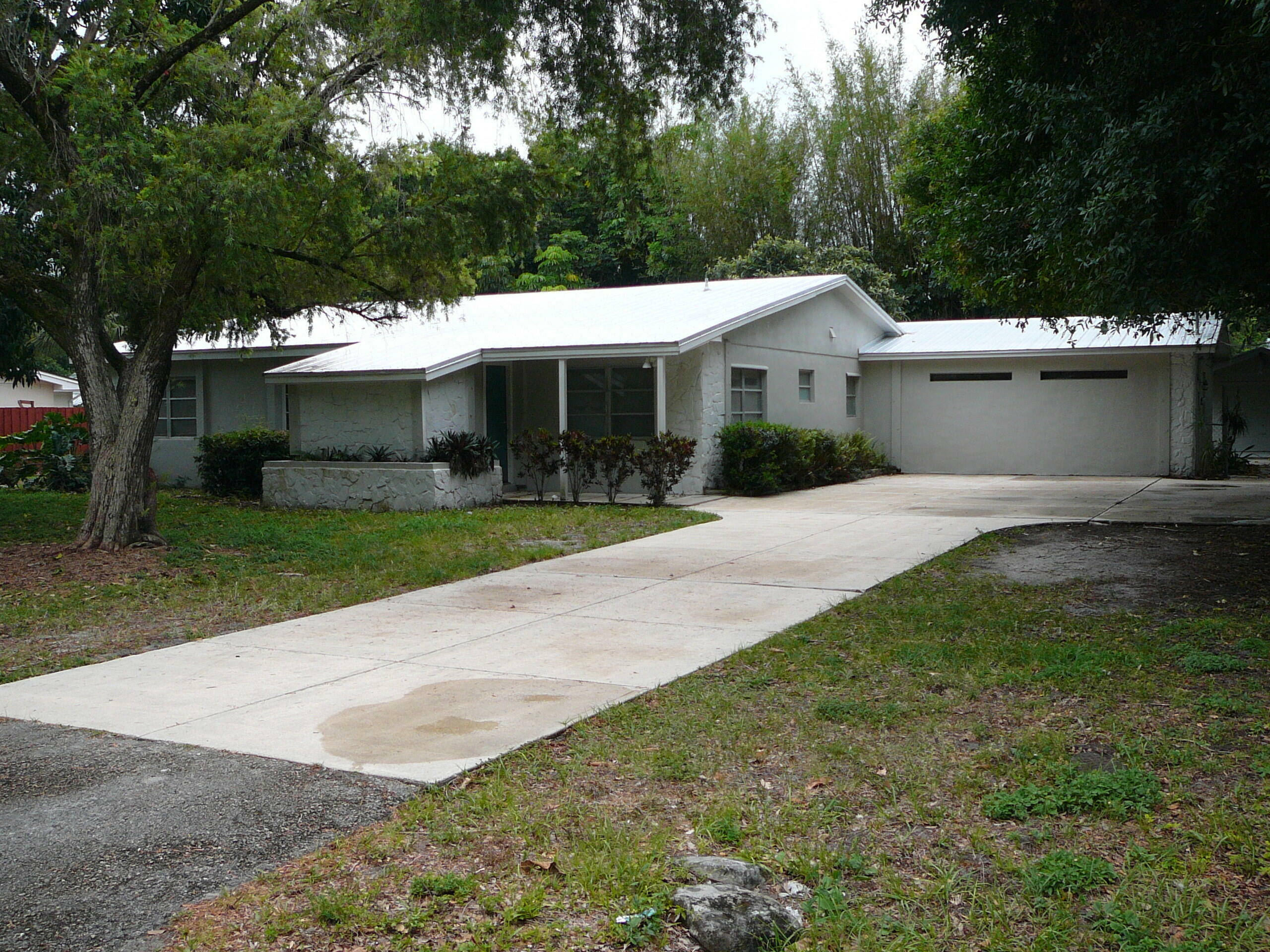 Property Photo: 1709 Coronado Avenue FL 34982