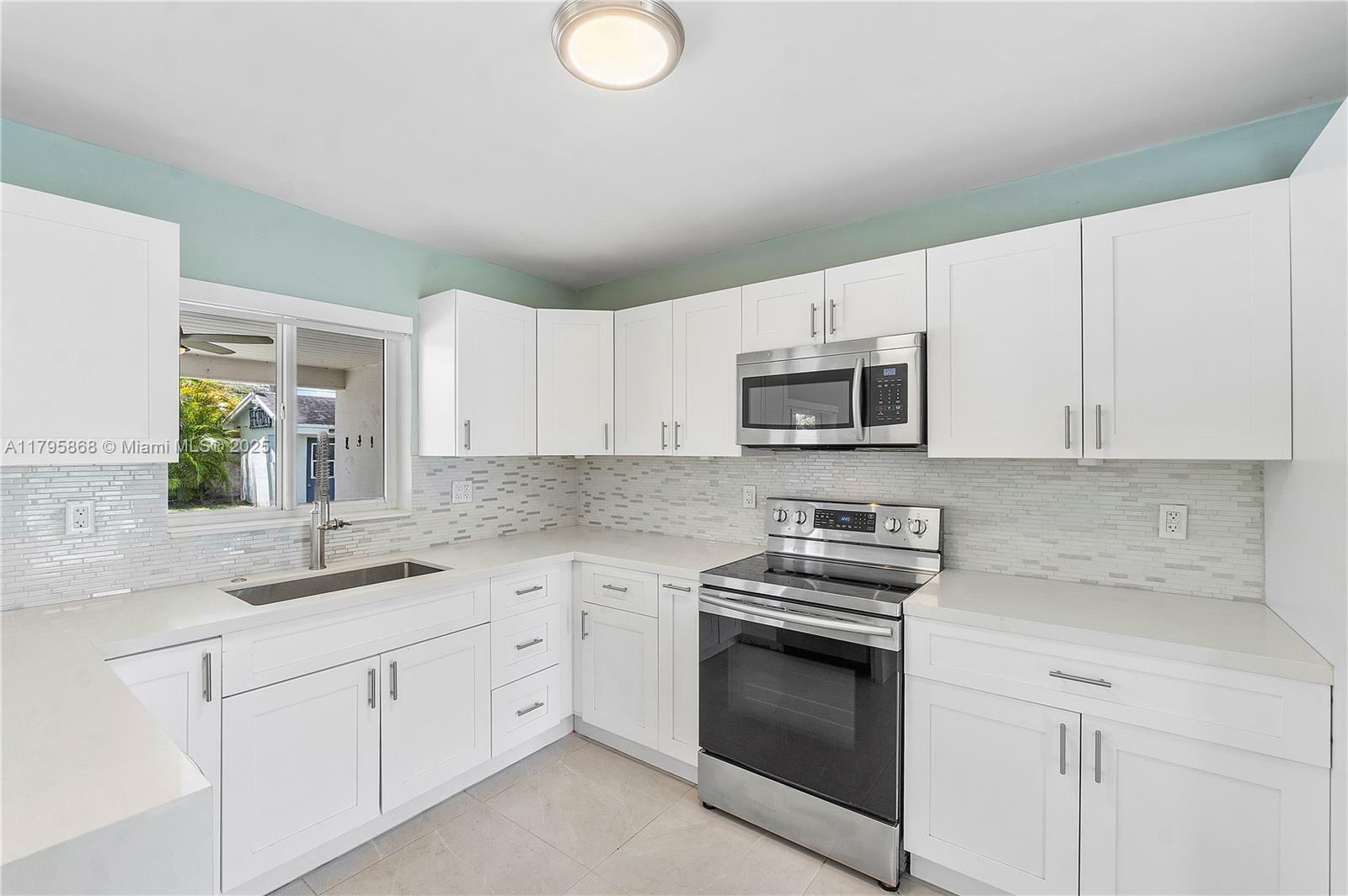 Property Photo: 9350 SW 183rd Ter FL 33157
