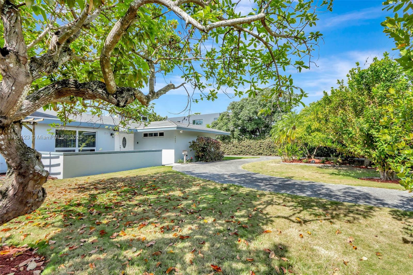 Property Photo: 7600 SW 124th St FL 33156
