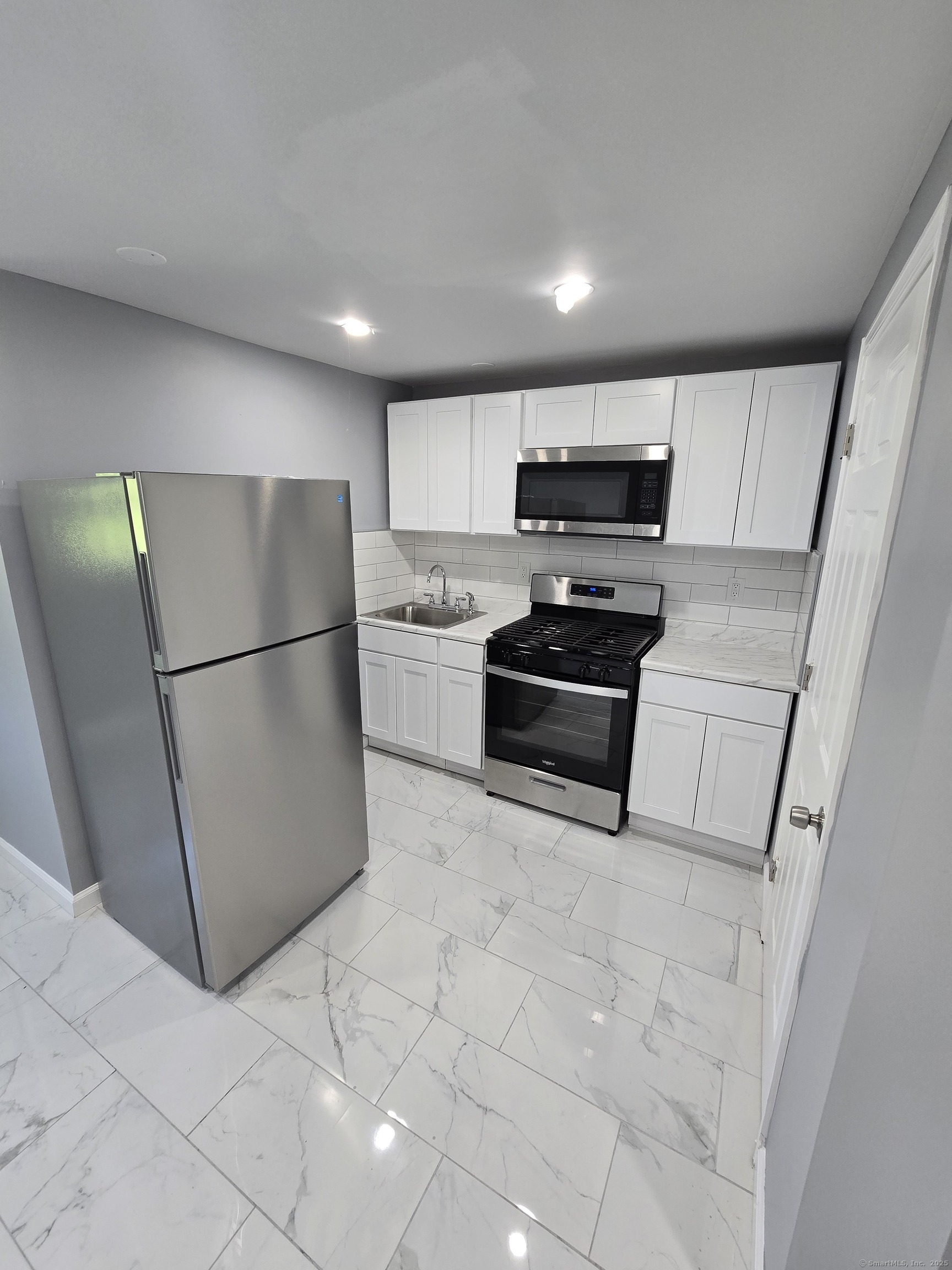 Property Photo: 85 Hillside Avenue 2B CT 06512