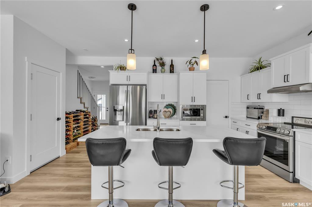 Property Photo: 507 Kensington Place SK S7L 6N7