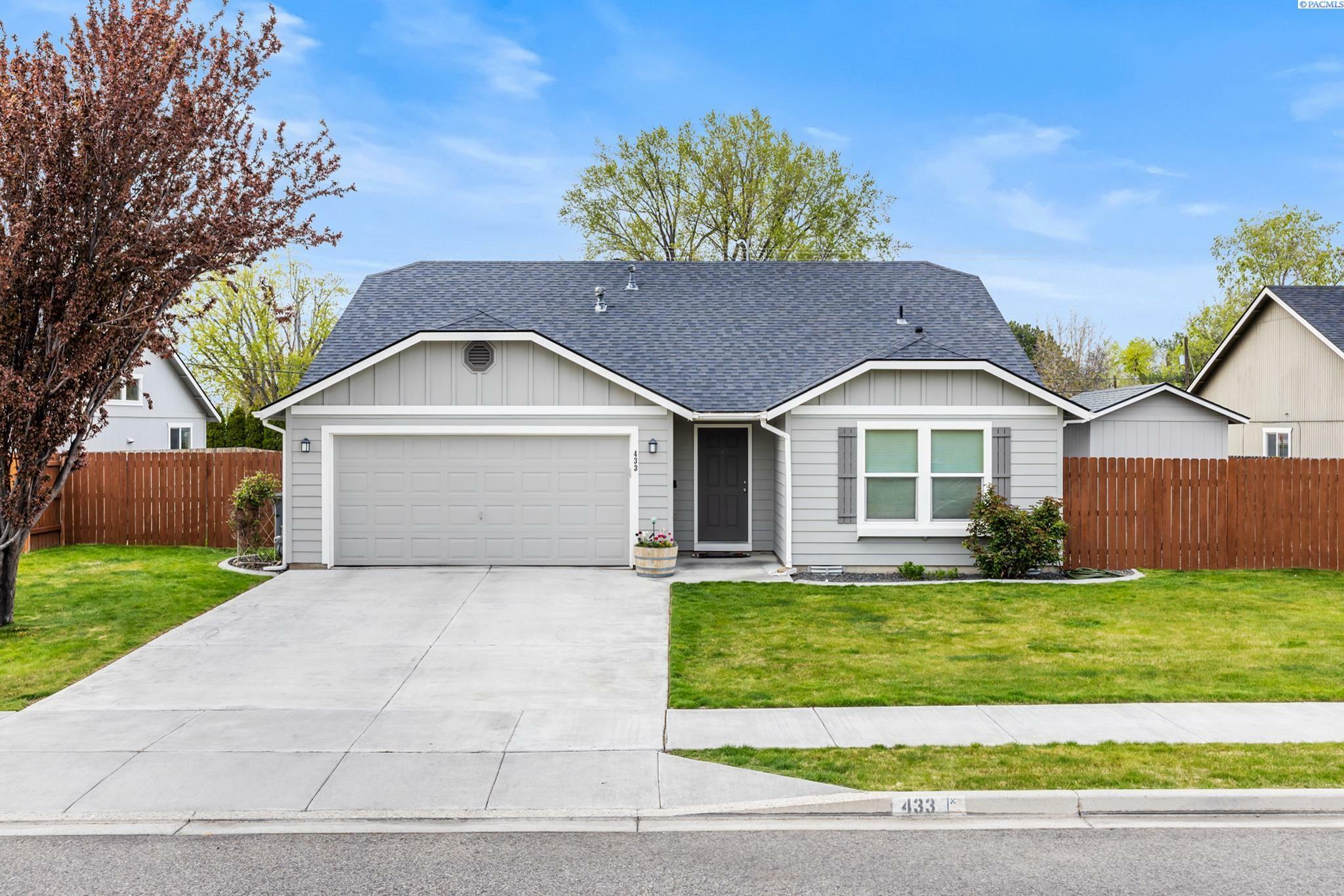 Property Photo: 433 S Irving Place WA 99336