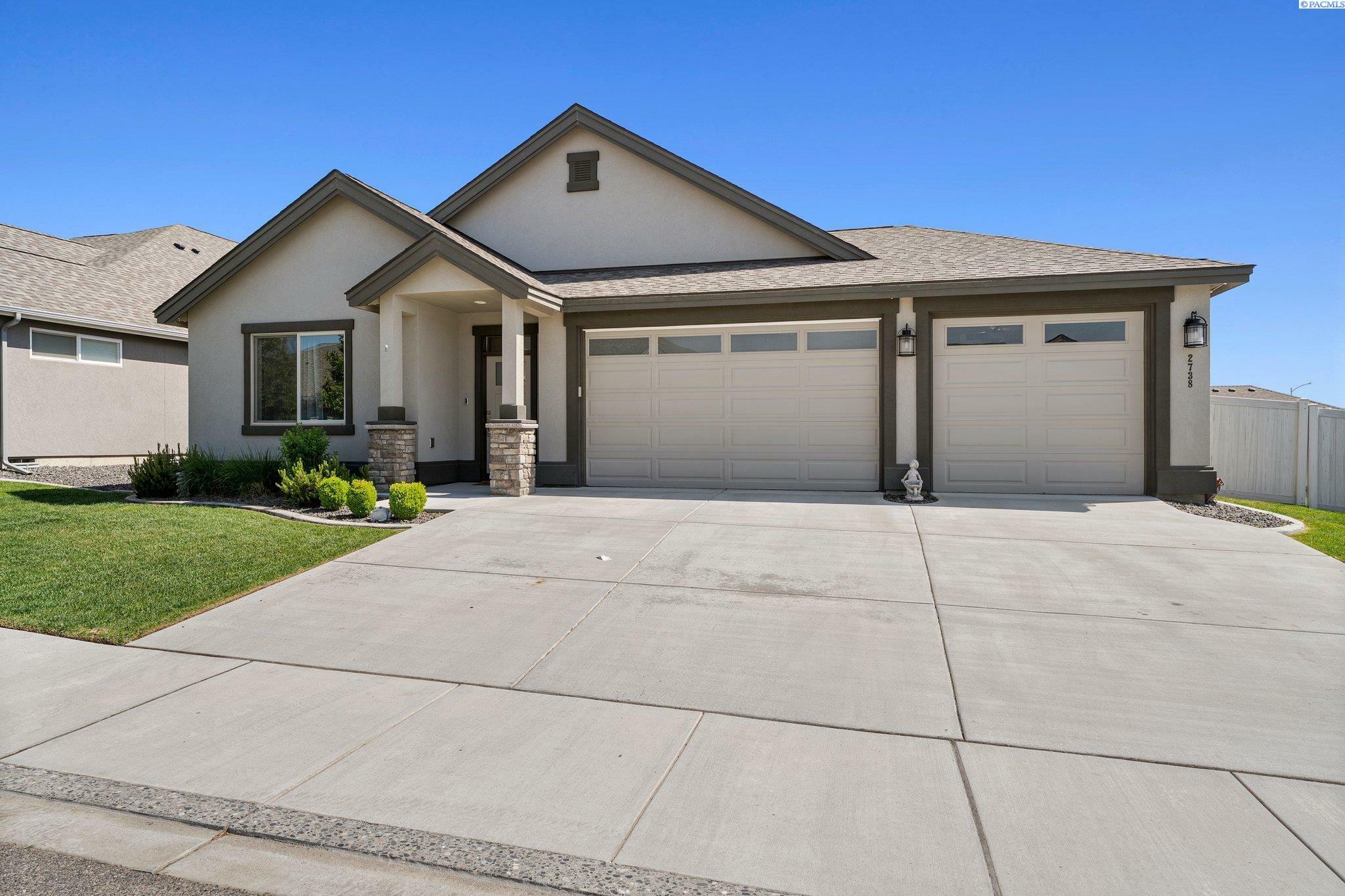 Property Photo: 2738 Broken Top Ave WA 99354
