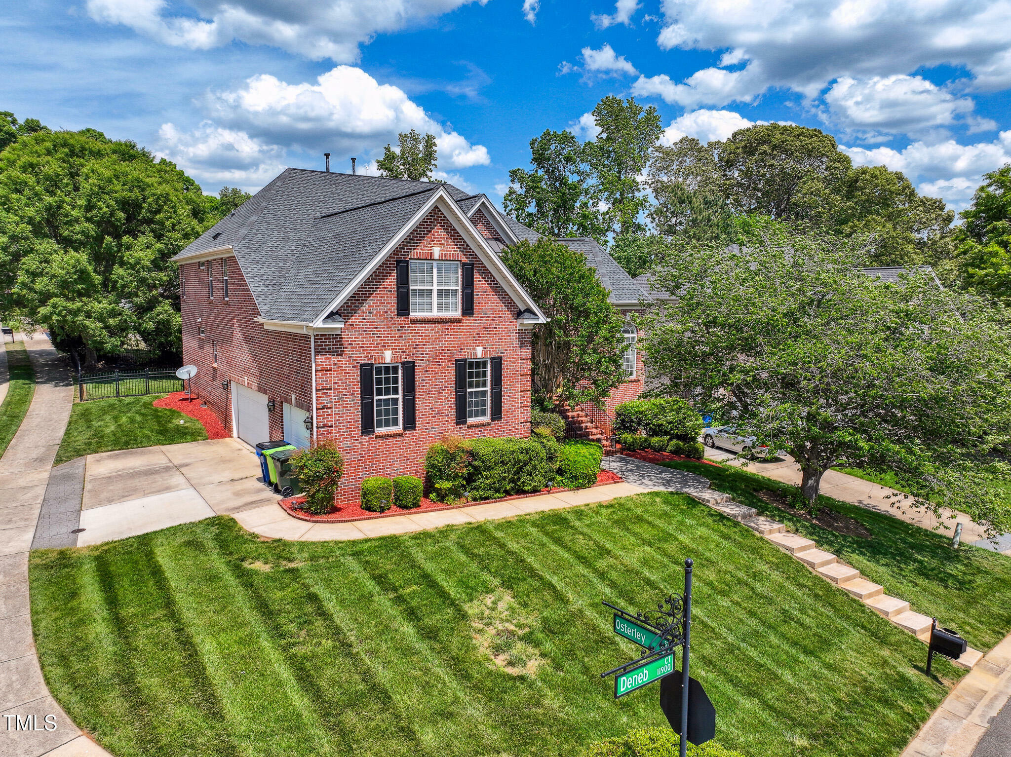 Property Photo: 11916 Deneb Court NC 27614