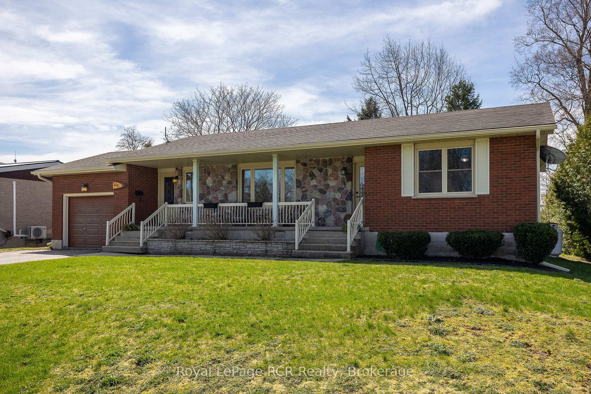 Property Photo: 37 Alice Street ON N0H 1A0