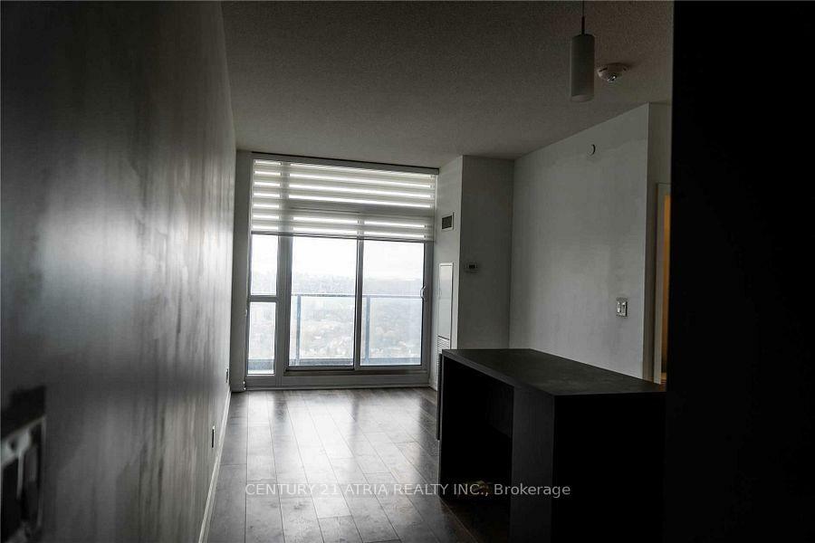 Property Photo: 56 Forest Manor Road 2707 ON M2J 1M6