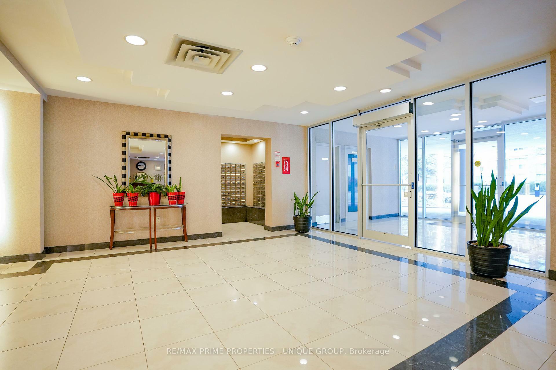 Photo de la propriété: 300 Webb Drive 706 ON L5B 3W3