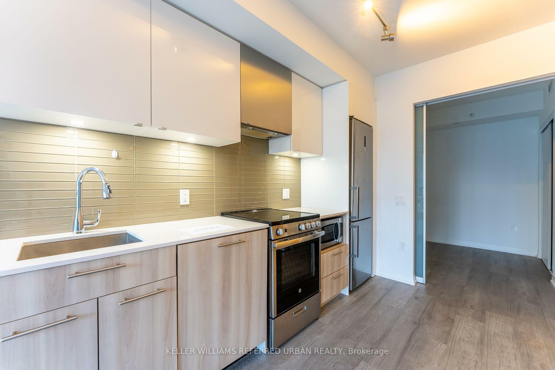 Property Photo: 251 Jarvis Street 829 ON M5B 0C3