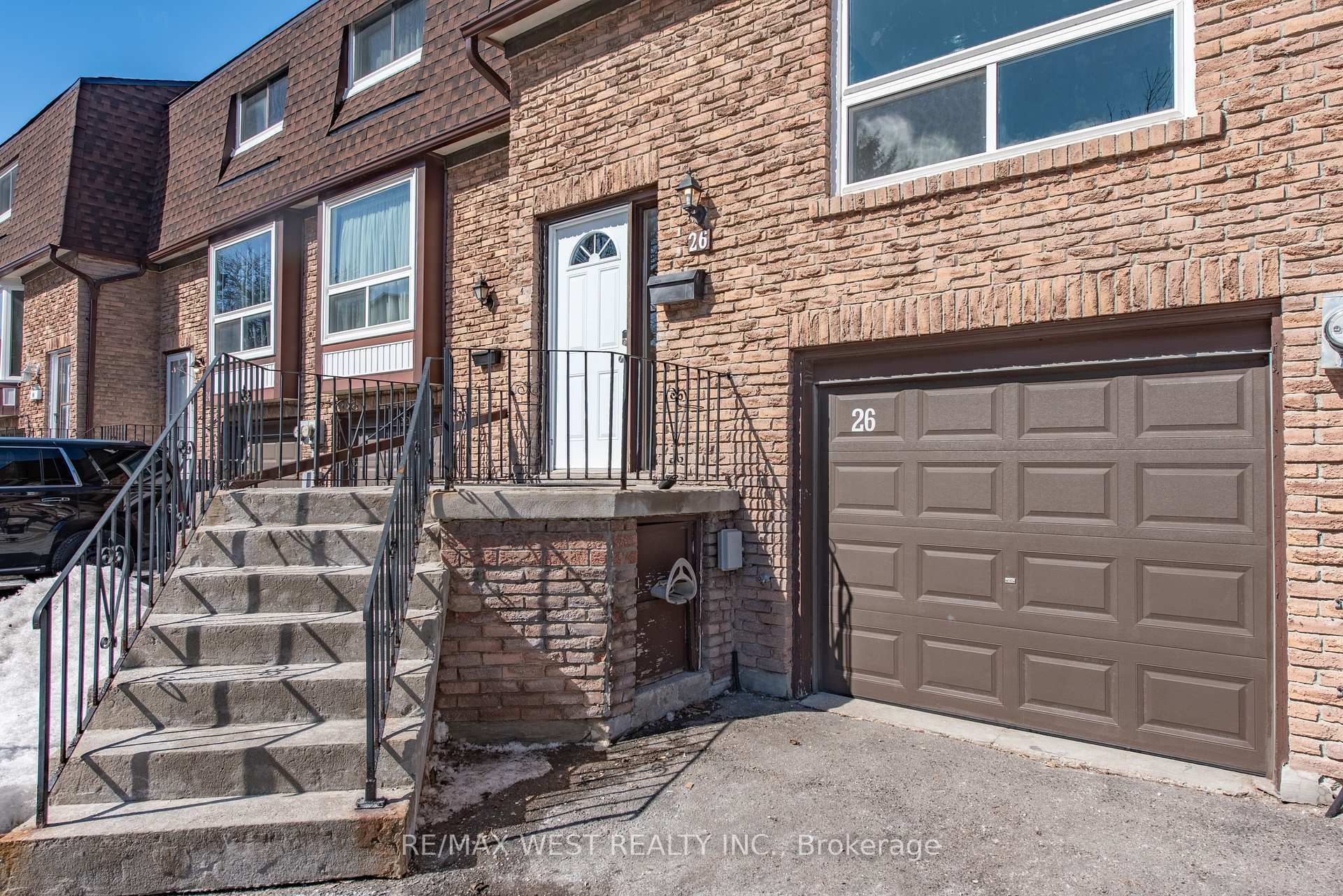 Property Photo: 222 Pearson Street 26 ON L1G 7C6