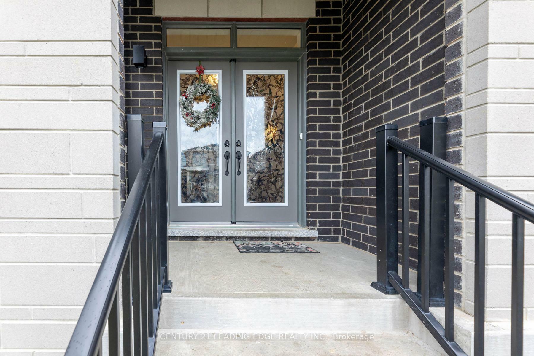 Property Photo: 163 Fallharvest Way ON L4A 0R8