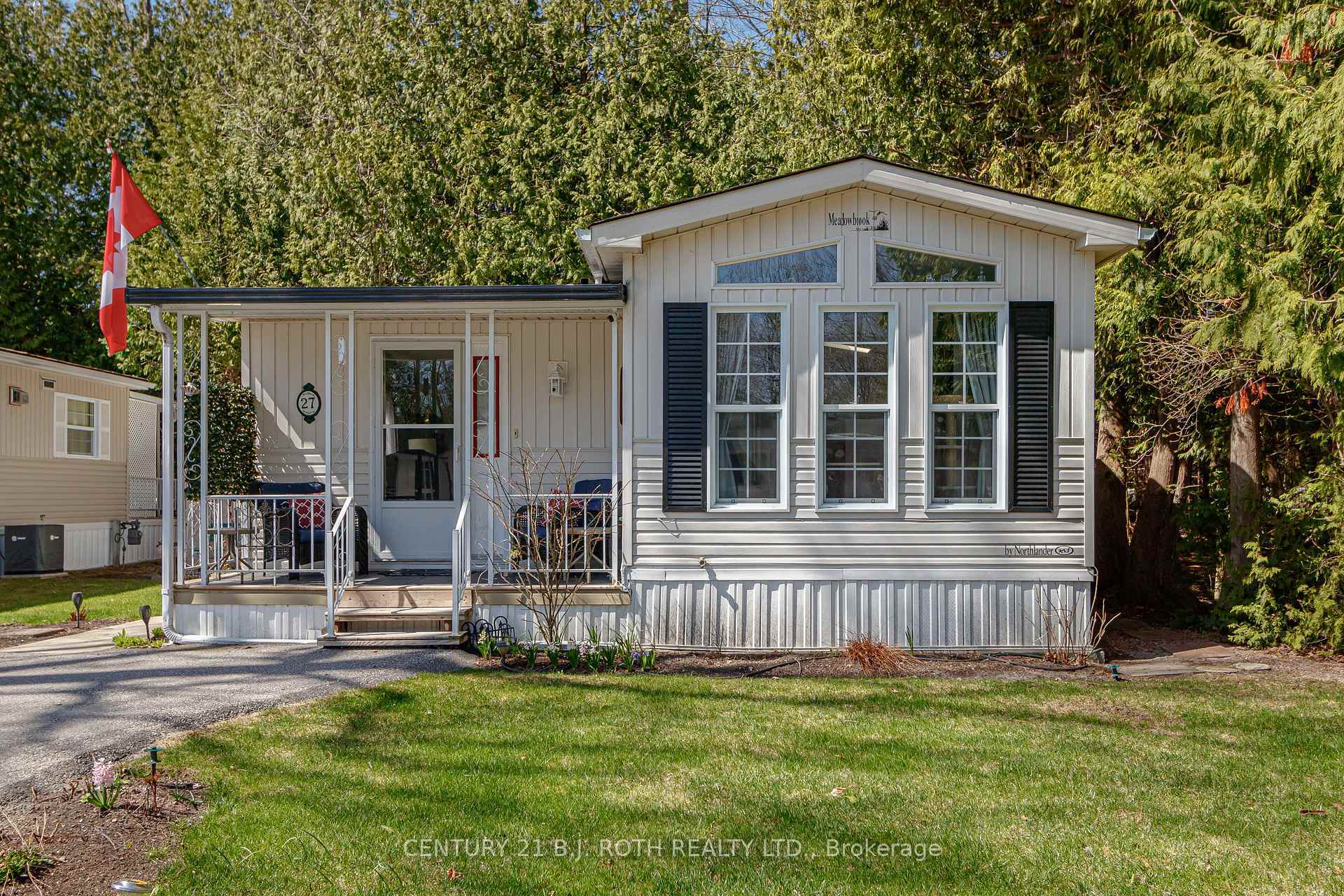 Property Photo: 27 The Boardwalk N/A ON L9Z 3A8