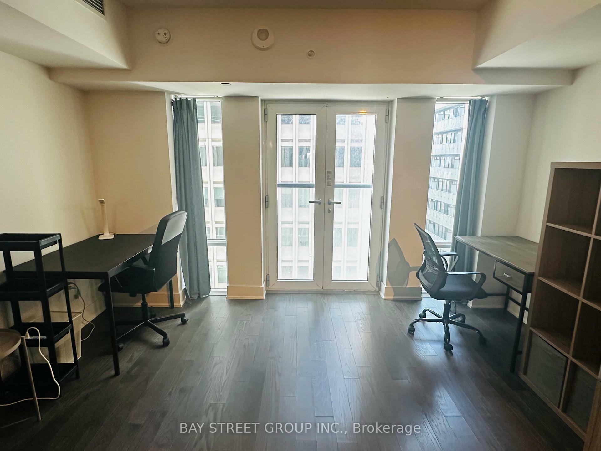 Property Photo: 955 Bay Street 722 ON M5S 2A2