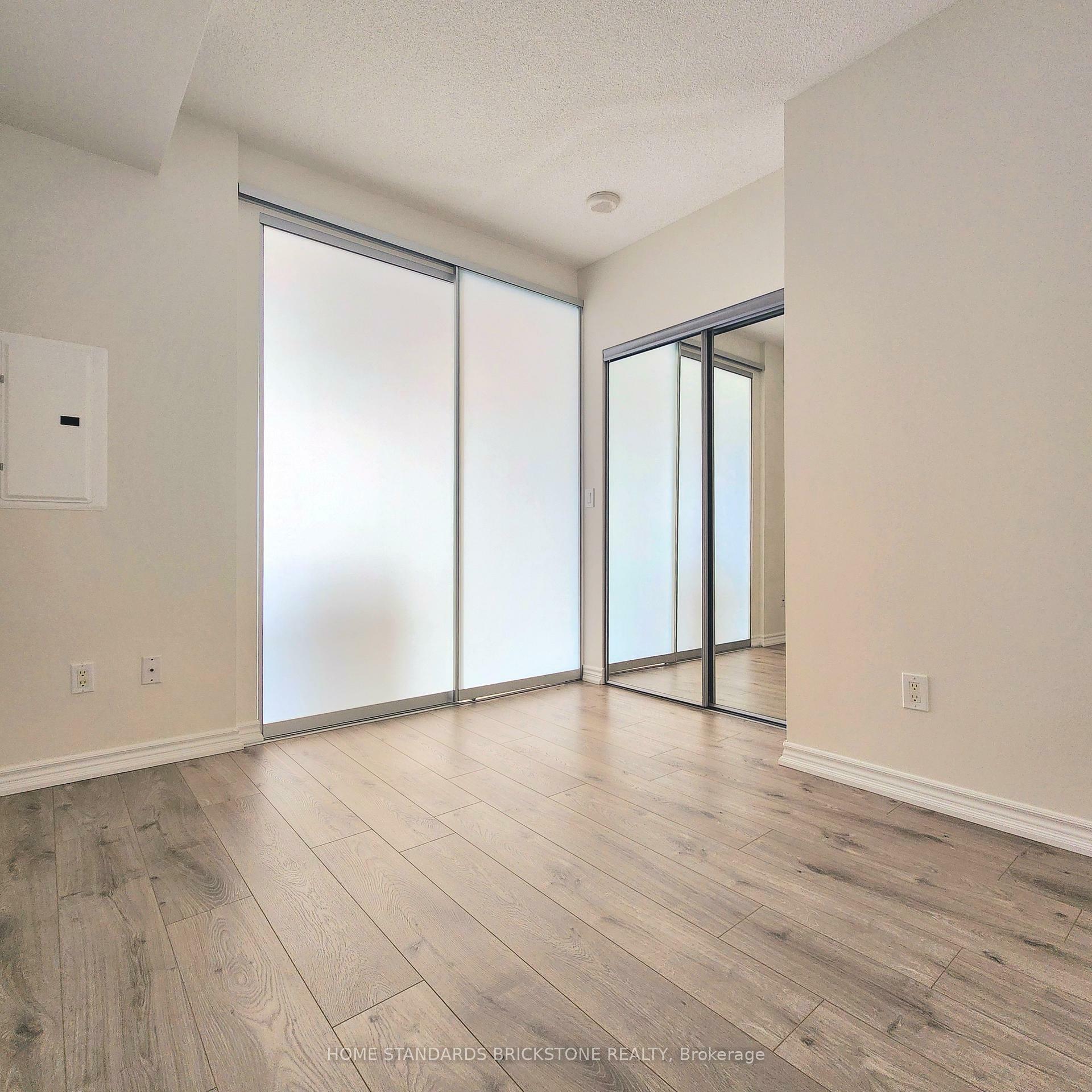 Property Photo: 386 Yonge Street 2911 ON M5B 0A5