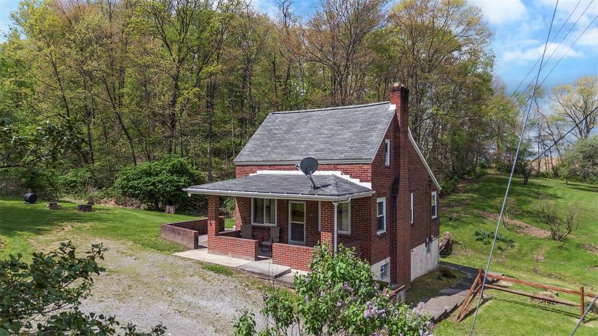 Property Photo: 135 Erbes Ln PA 16046
