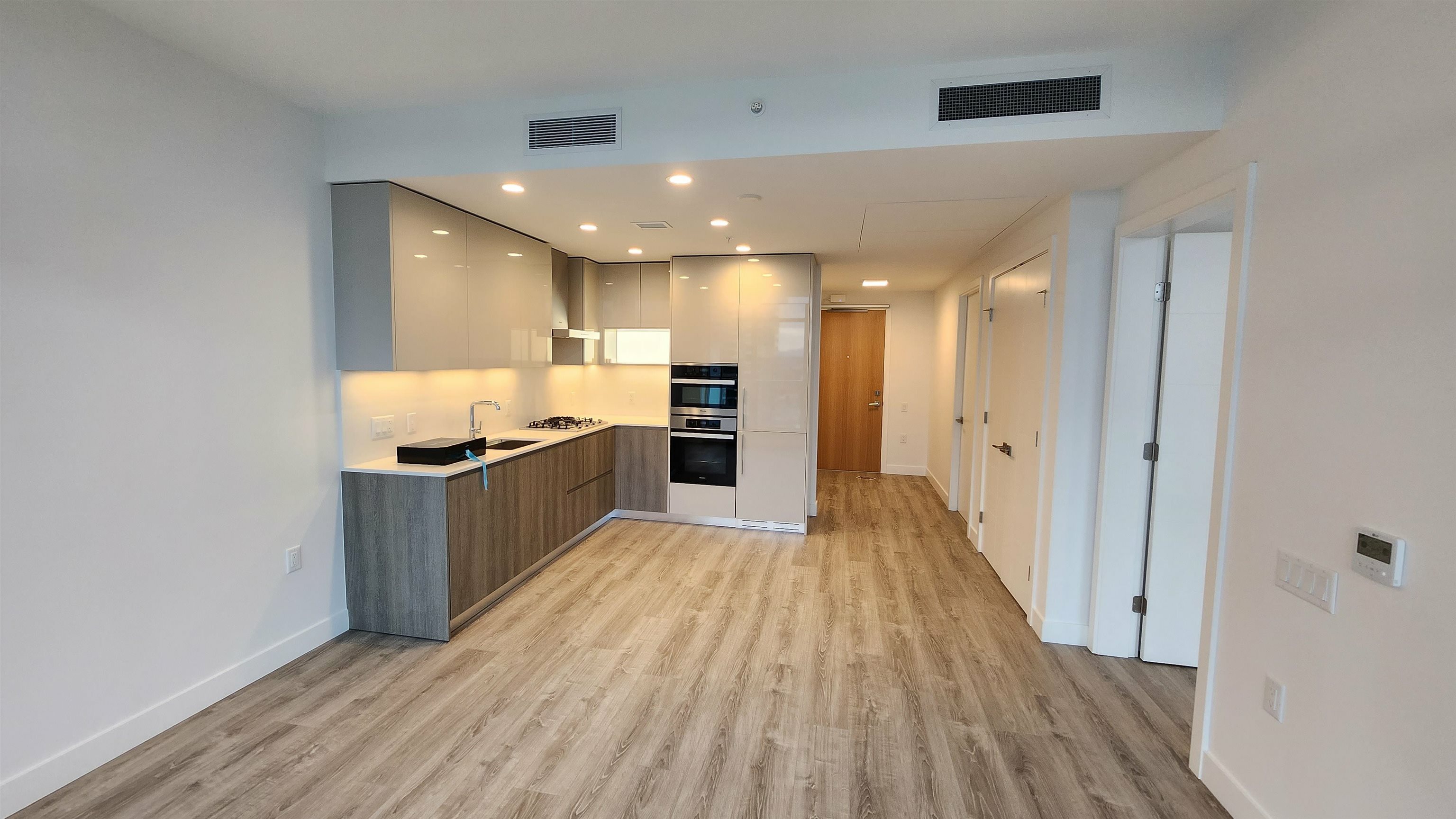 Property Photo: 6511 Sussex Avenue 1903 BC V5H 0K5