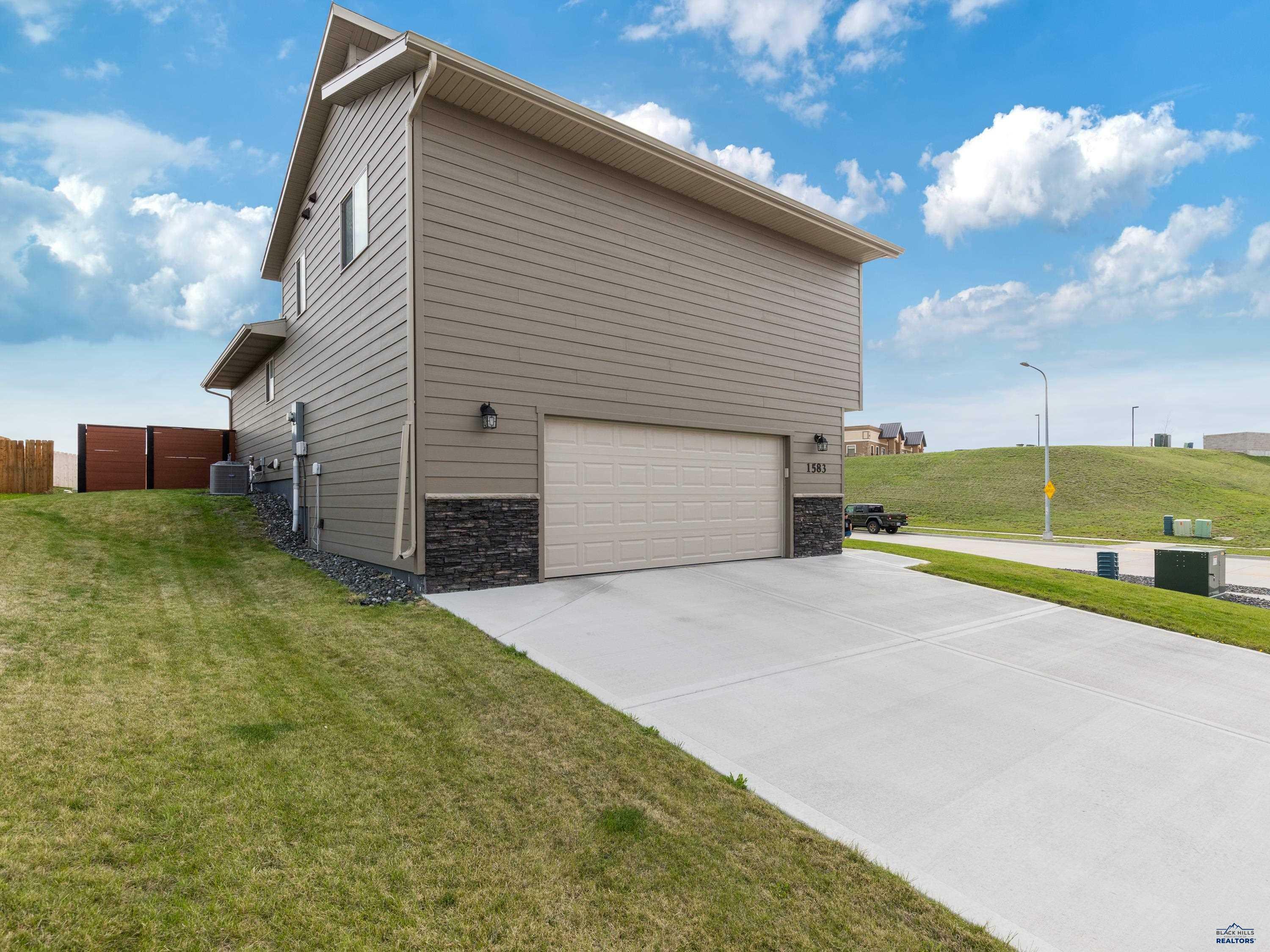 Property Photo: 1583 Healing Way SD 57701
