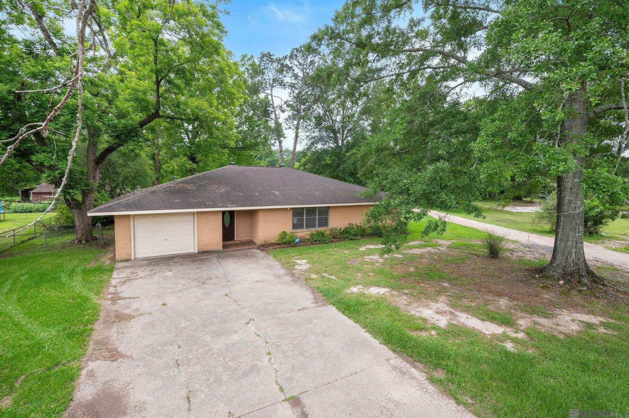 Property Photo: 15442 Old Hammond Hwy LA 70816