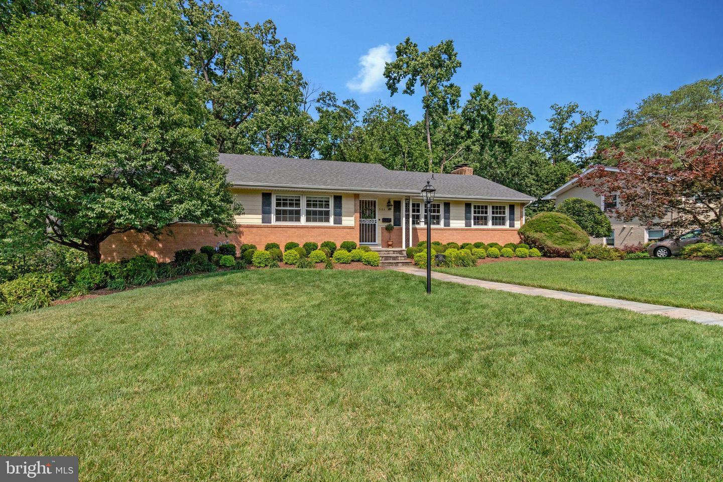 Property Photo: 7123 Park Terrace Drive VA 22307