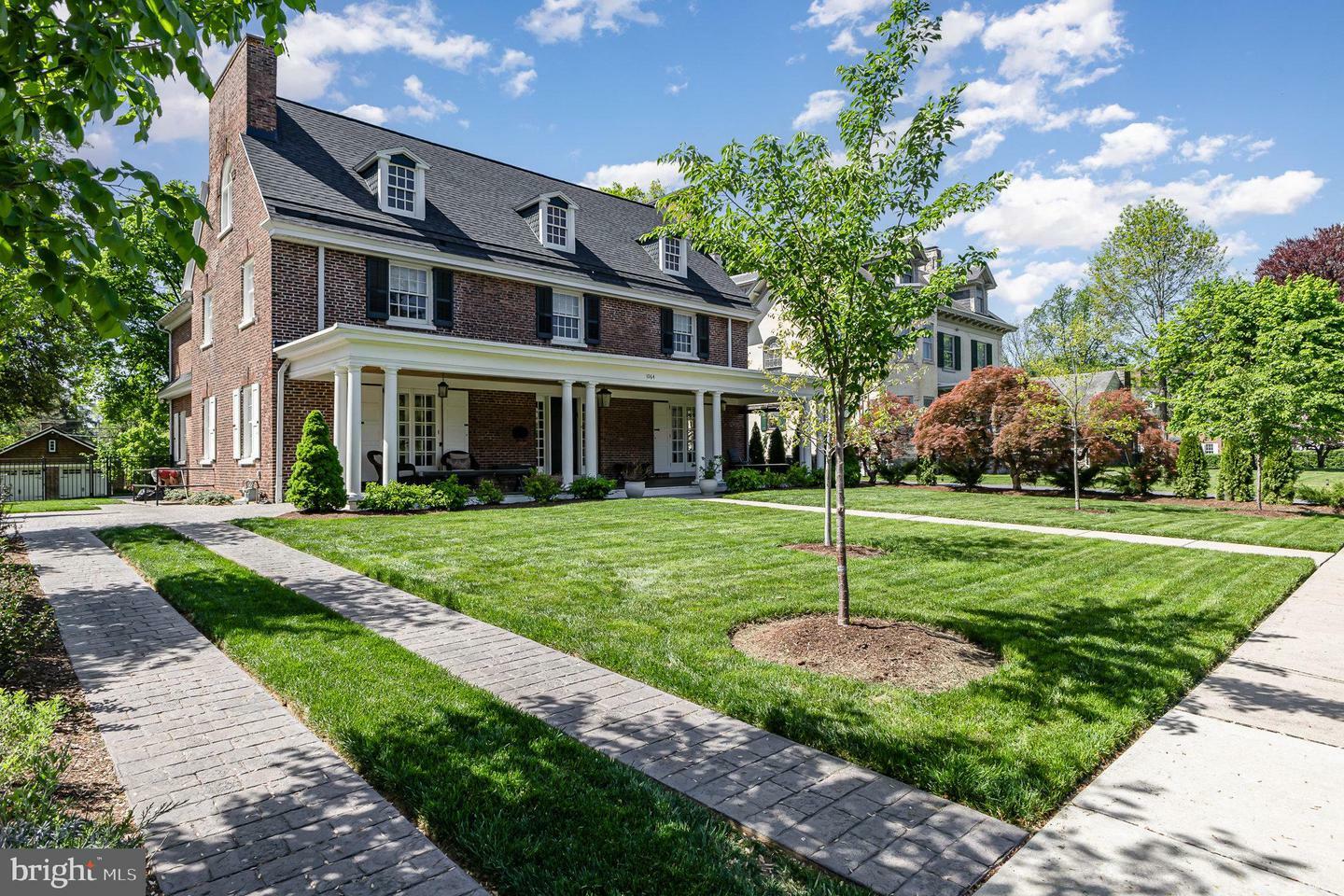 Property Photo: 1064 Wheatland Avenue PA 17603