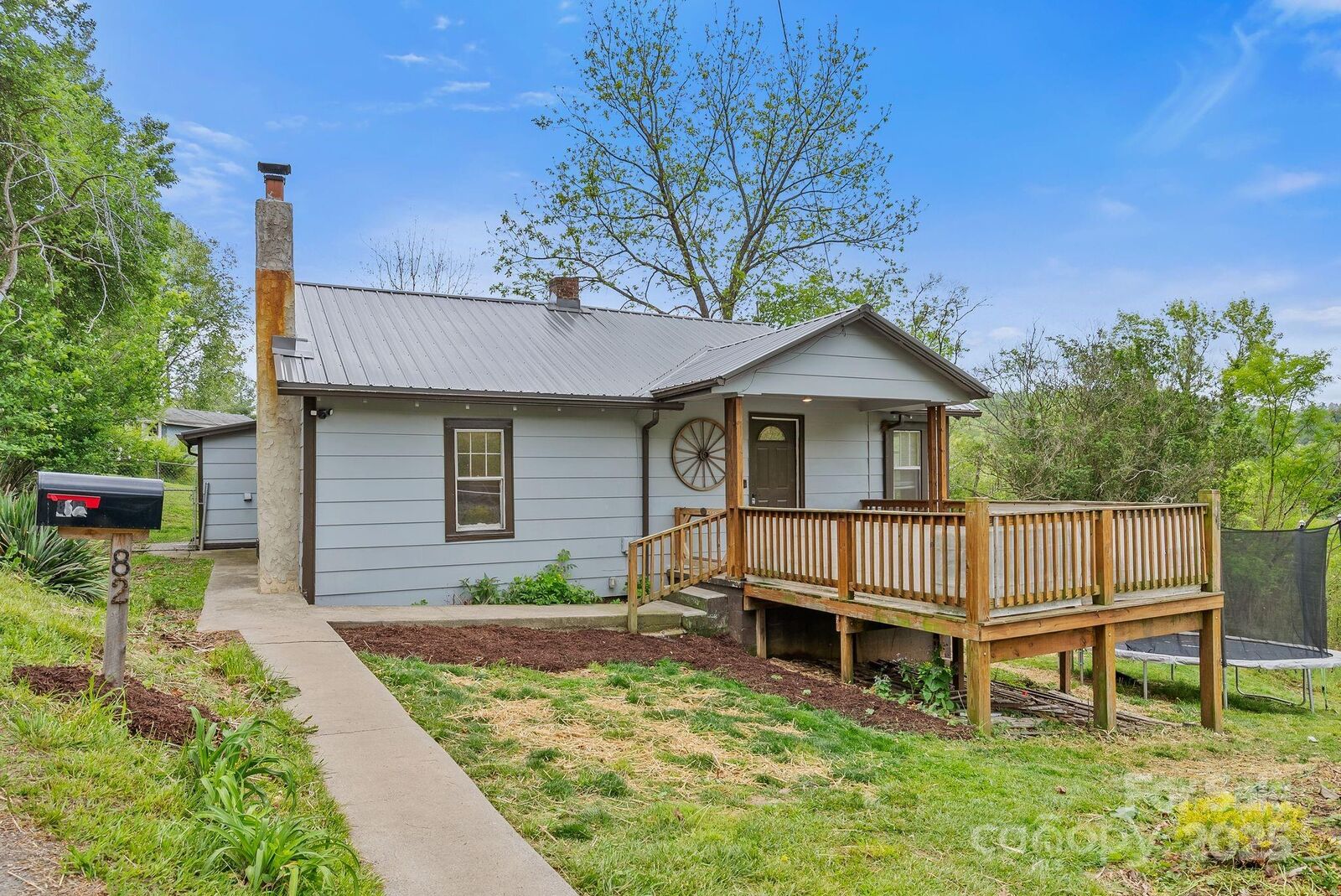 Property Photo:  82 Lincoln Park Road  NC 28714 