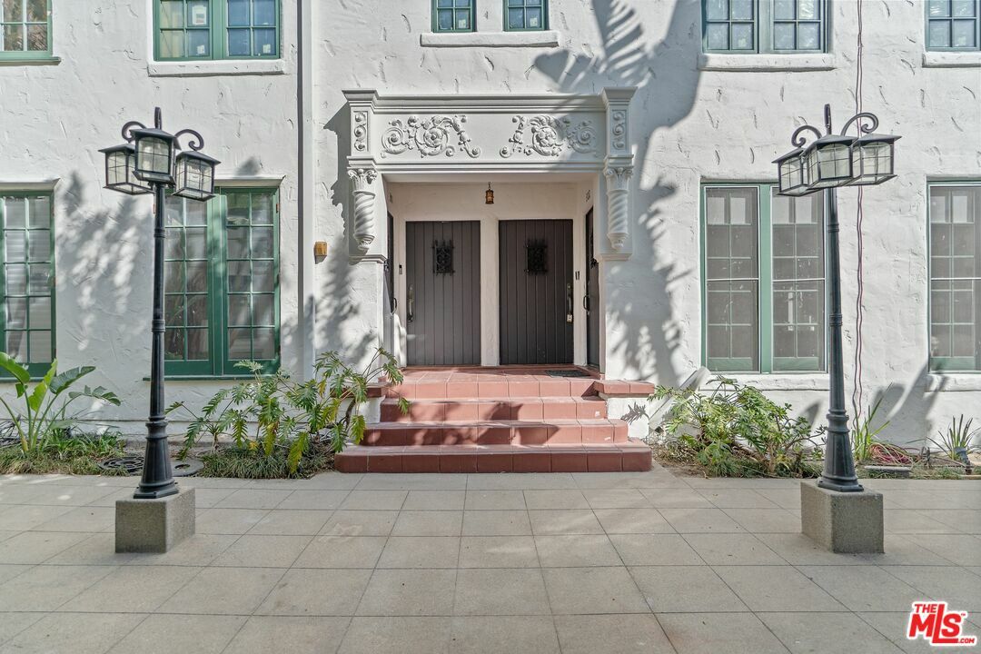 1250 N Harper Ave  Los Angeles CA 90046 photo