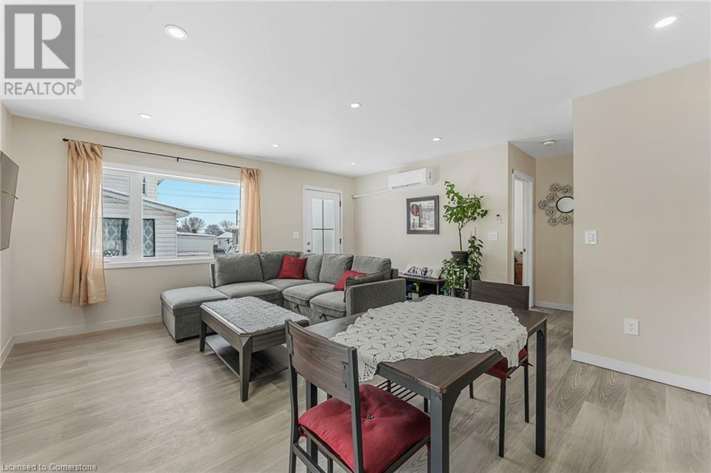 Photo de la propriété:  221 Bowen Road B  ON L2A 2Y6 