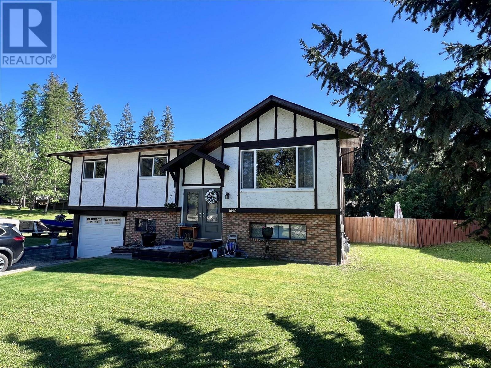 1690 15 Avenue Southeast  Salmon Arm BC V1E 2E7 photo