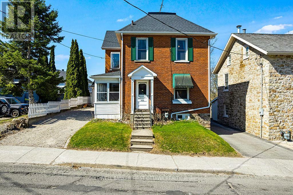 Property Photo: 32 Drummond Street East ON K7H 1E9