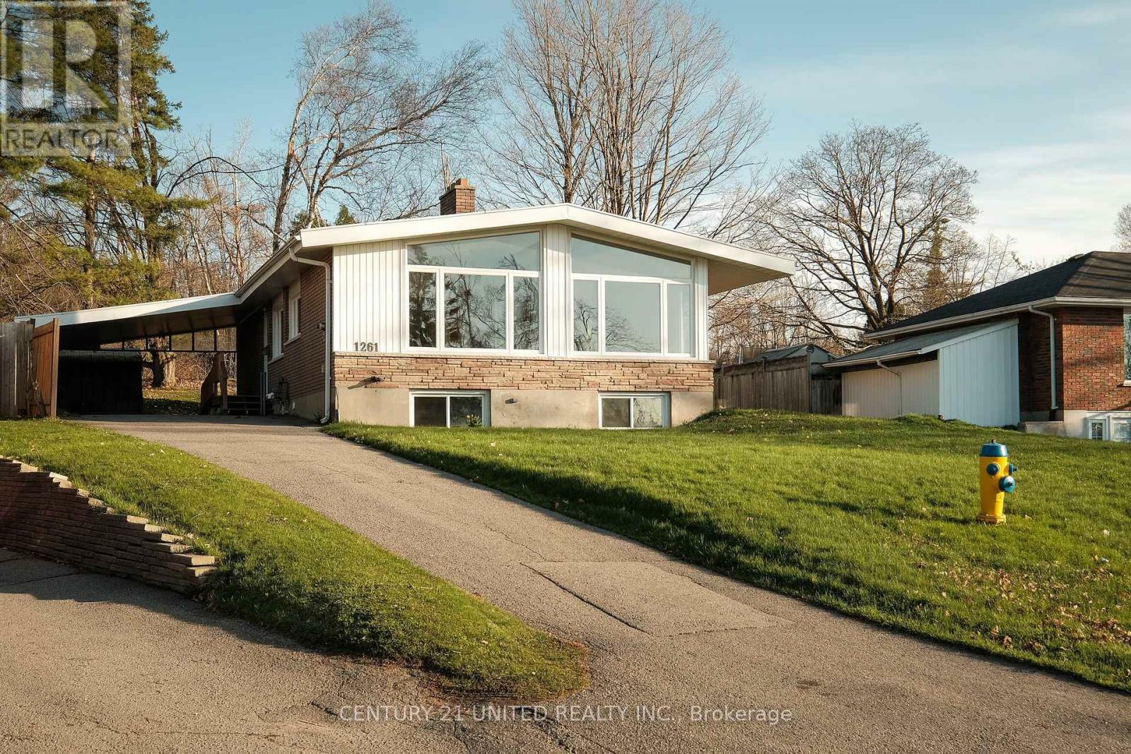 Property Photo: 1261 Olympus Avenue ON K9H 6V9