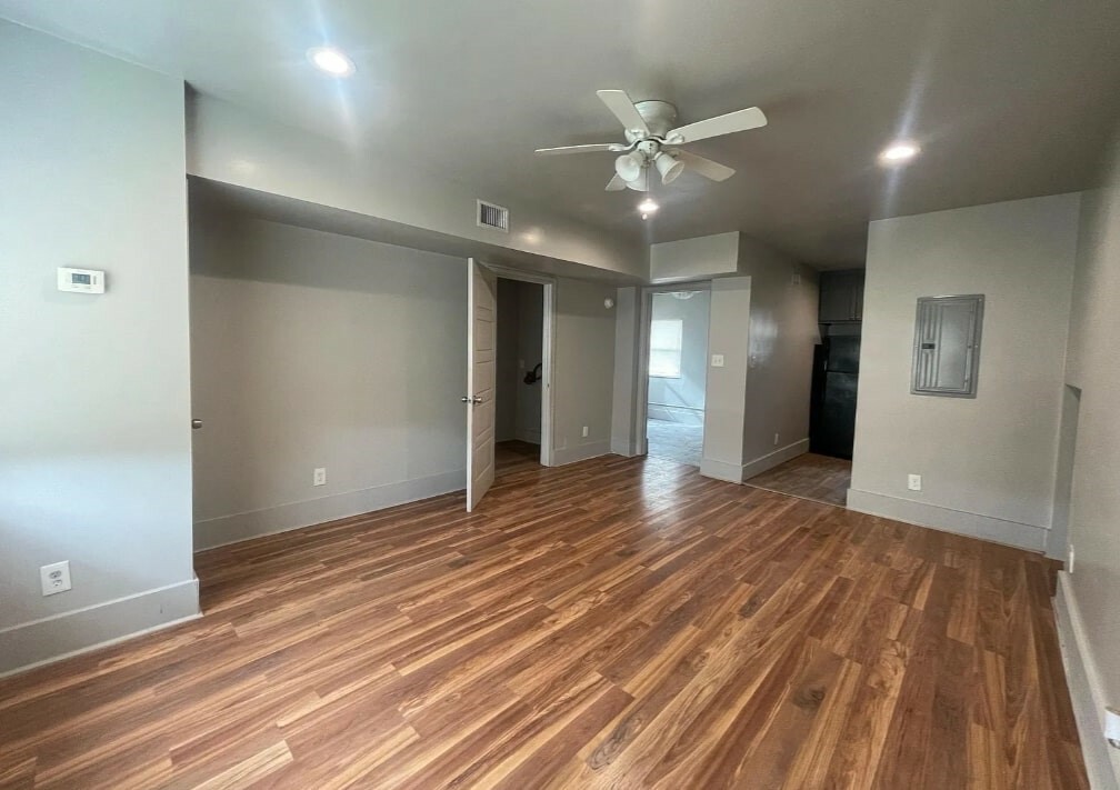 Property Photo:  2129 16th Street  TX 78404 