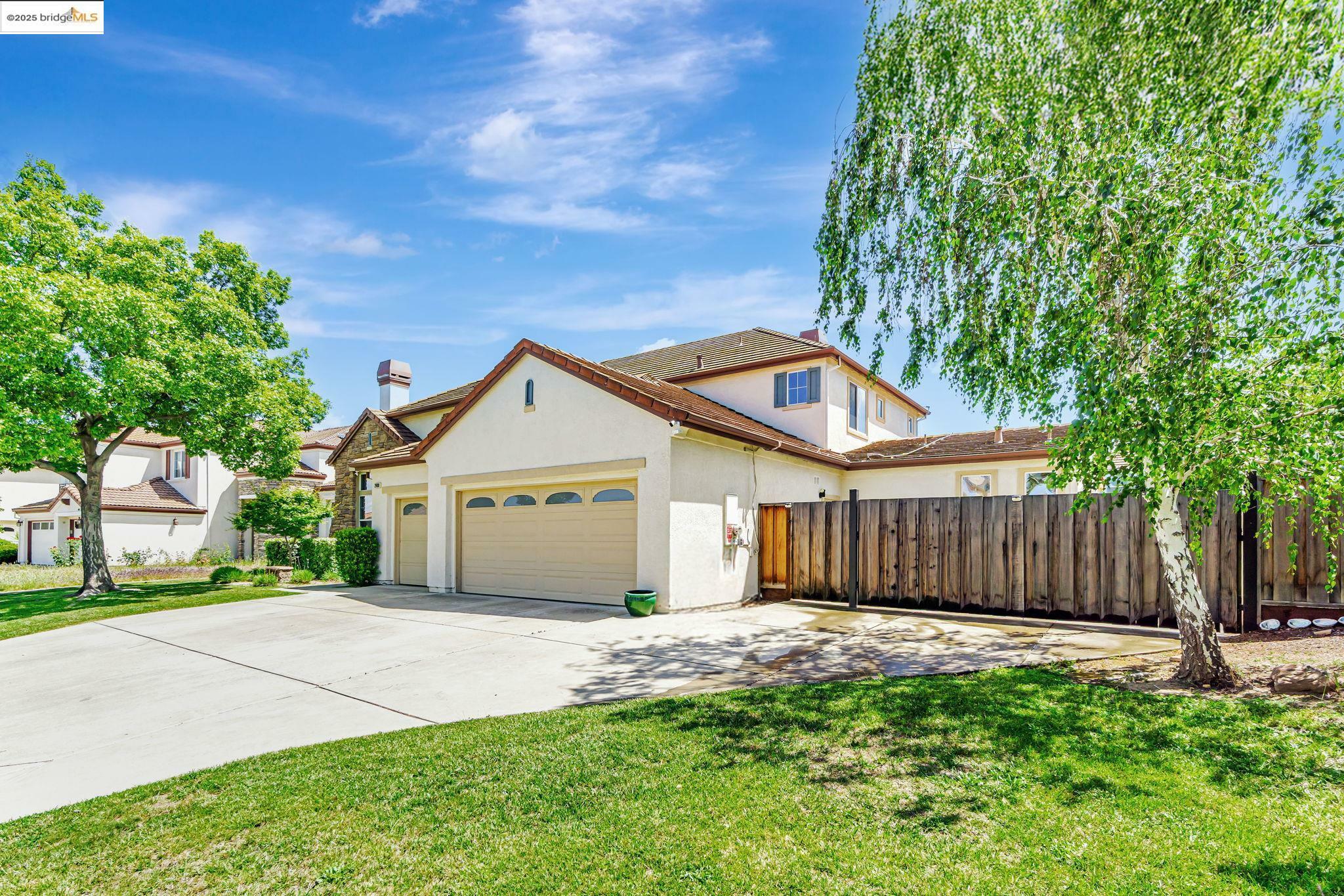 Property Photo: 2480 Stanford Way CA 94531