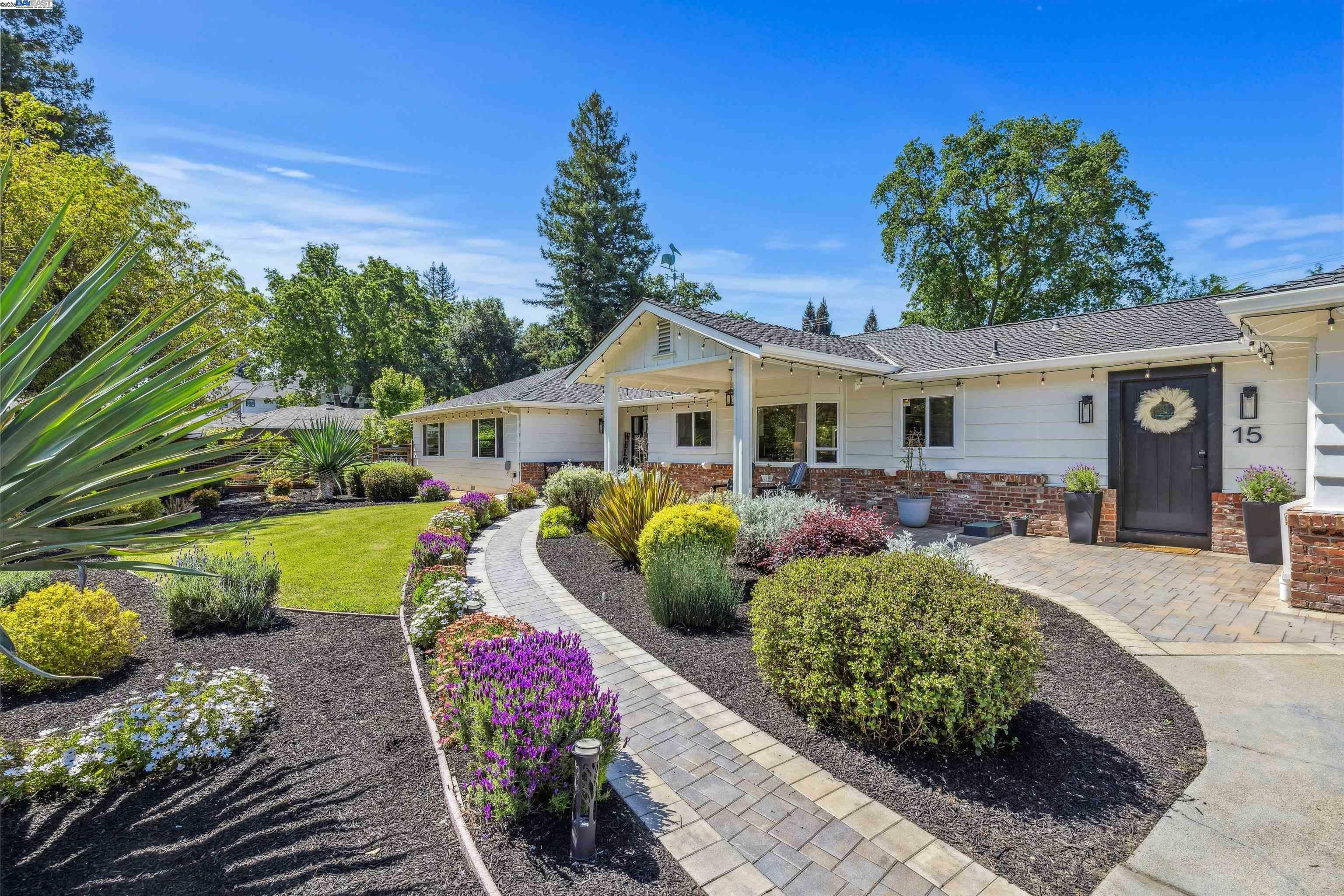 Property Photo: 15 Woodhaven Ct CA 94507
